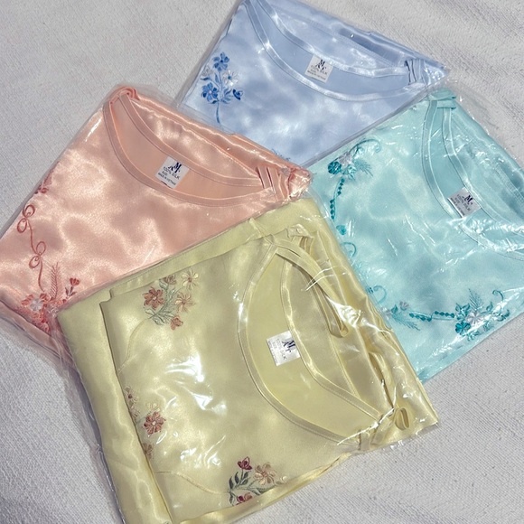 Satin/Silk Nightgown and Robe Set | M - Picture 2 of 16